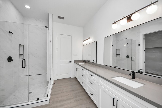 Building Photo - 4129 E Toliver St