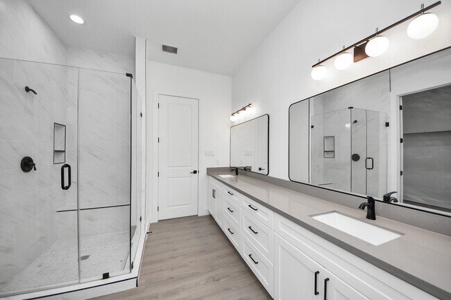 Building Photo - 4133 E Toliver St