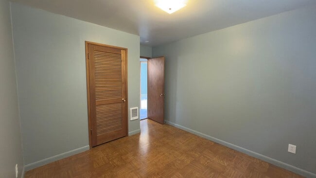 Building Photo - 1255 Avenue A