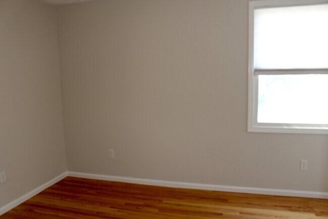 Building Photo - 196 Linwood Ave