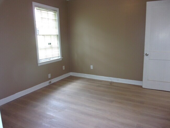Building Photo - 1297 Vicoscia Ave