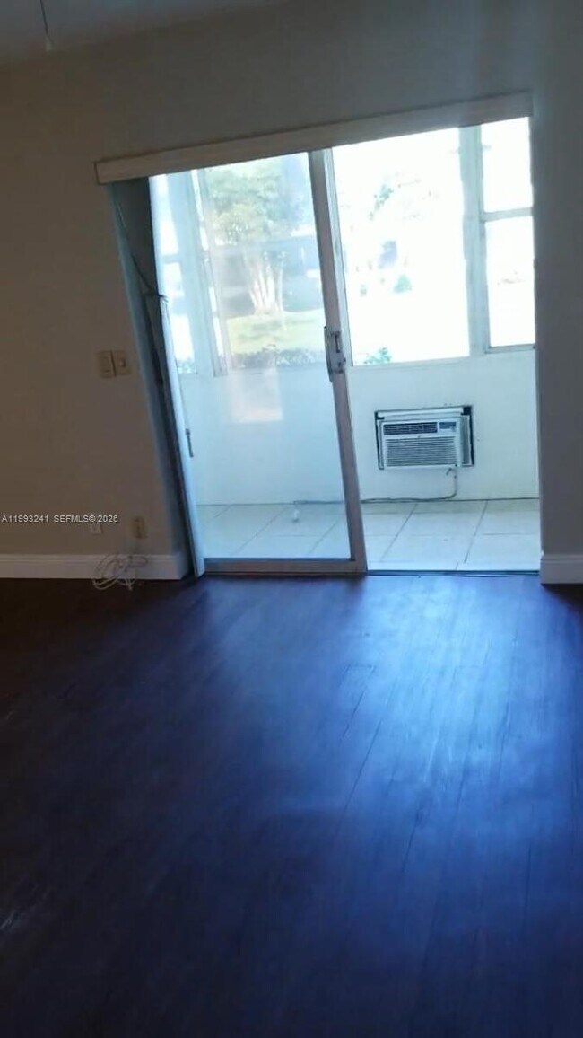 Building Photo - 134 Windsor G