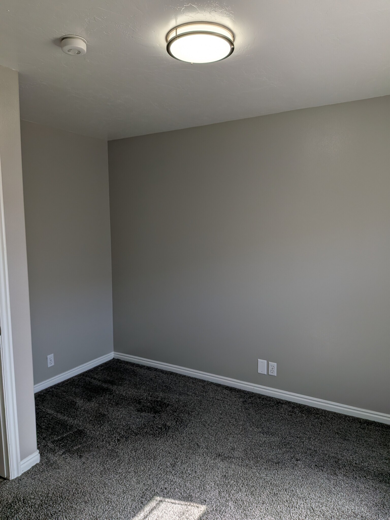 Building Photo - 1050 S Orem Blvd