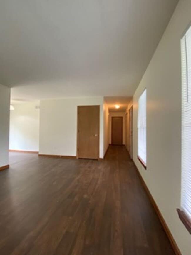 Building Photo - 3 Bedroom Home with 2 Car Attached Garage!