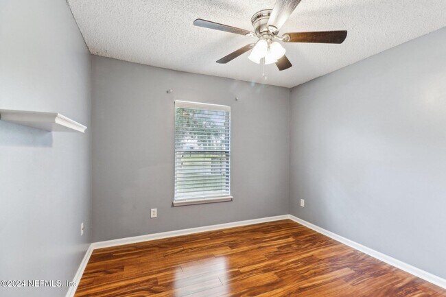 Building Photo - 14018 Fish Eagle Dr E
