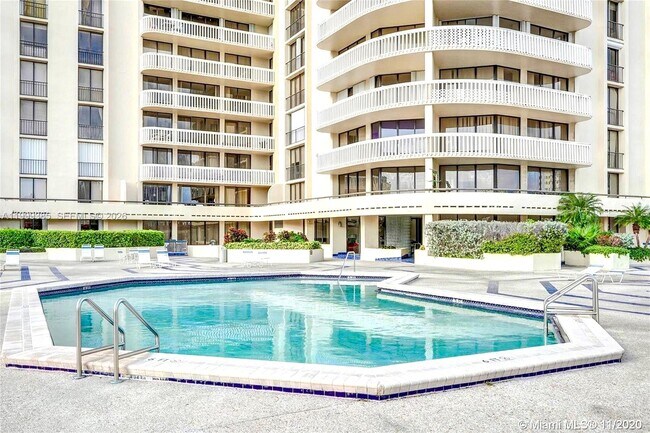 Building Photo - 19355 Turnberry Way