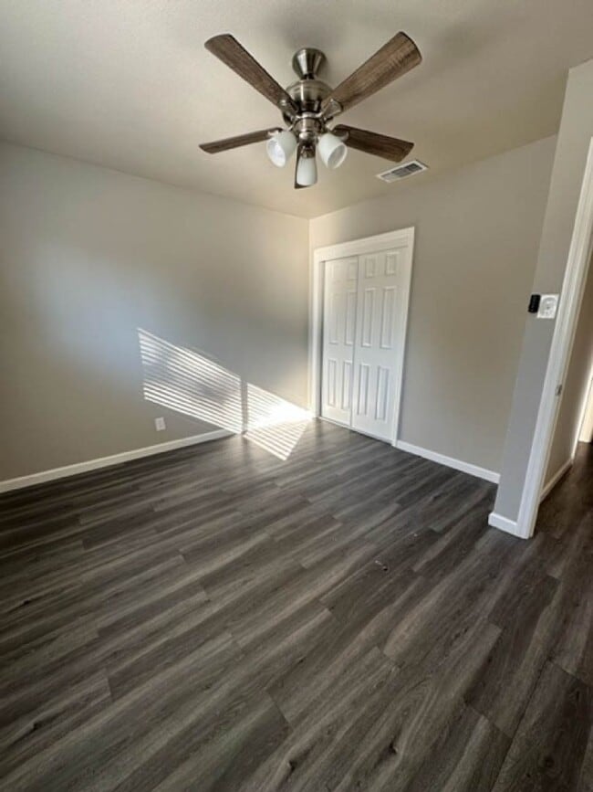 Building Photo - Desirable 3 bedroom 2 bath home