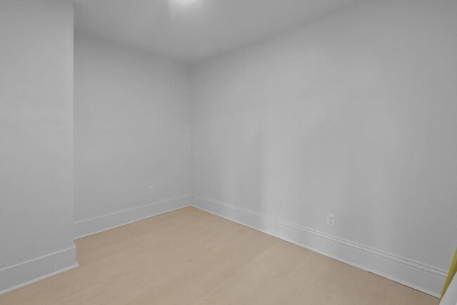 Building Photo - 6 Coffin Ave Ct