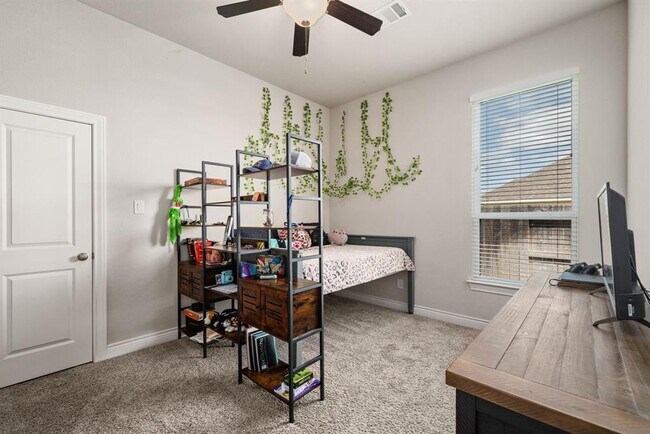 Building Photo - 500 Wild Grv Ln