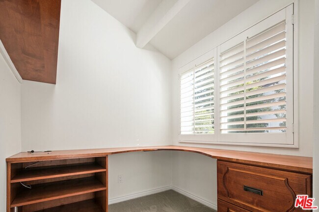 Building Photo - 1578 Palisades Dr