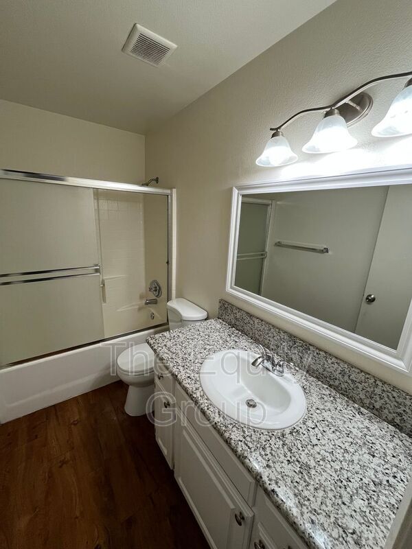 Building Photo - 3902 W Meadow Ave