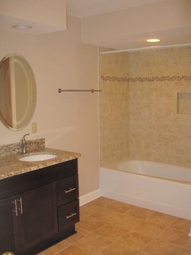 Building Photo - Live in Desirable Kirkwood in the heart of Chapel Hill!
