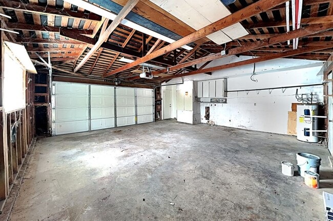 Building Photo - Halfplex with yard in South Land Park