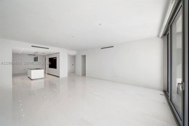 Building Photo - 300 Biscayne Blvd
