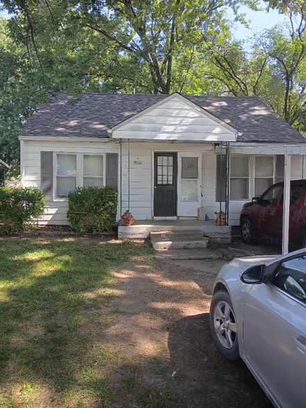 Primary Photo - 817 E Franklin St