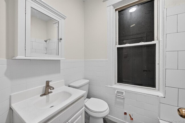 Building Photo - 74 Oak St