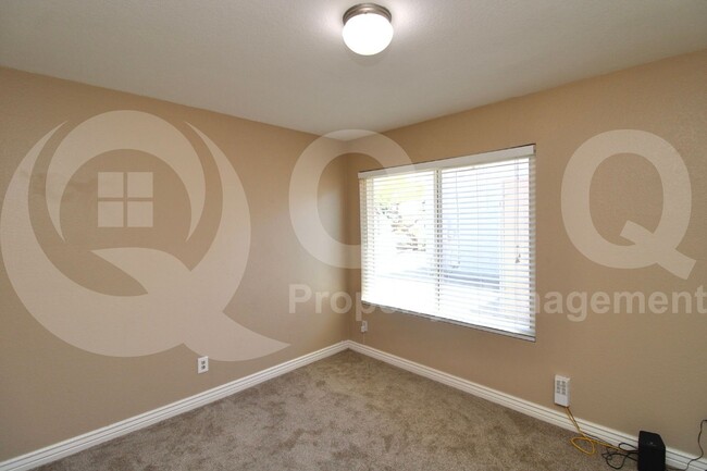 Building Photo - 11115 E Mercer Ln
