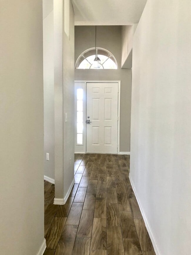 Building Photo - Wonderful 3/2 home in ORLANDO - GOLF COURS...
