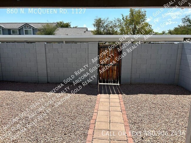 Building Photo - 860 N McQueen Rd