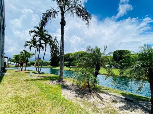 Building Photo - 200 Waterway Dr S