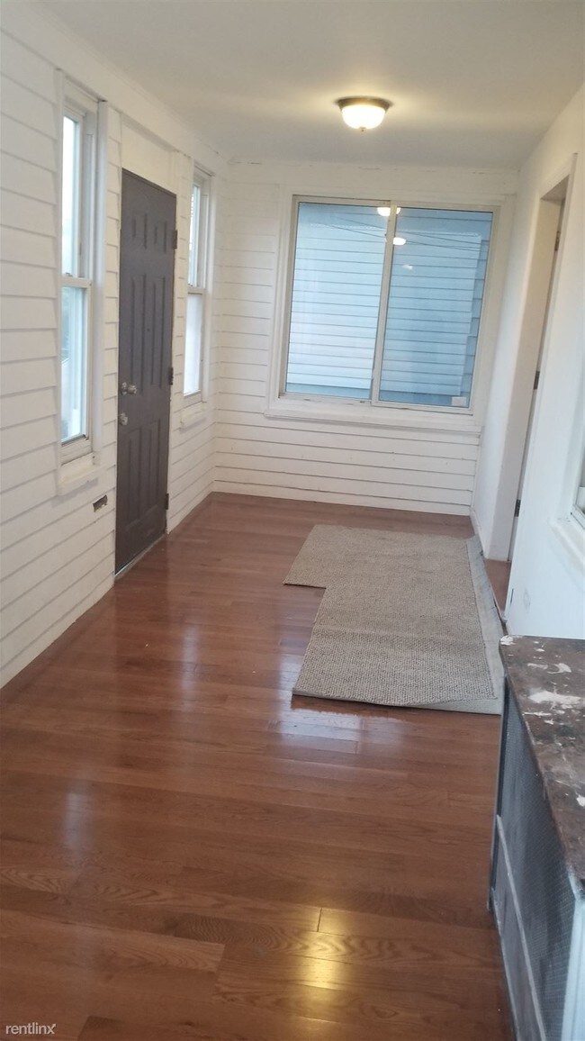 Building Photo - 19 Philip Pl