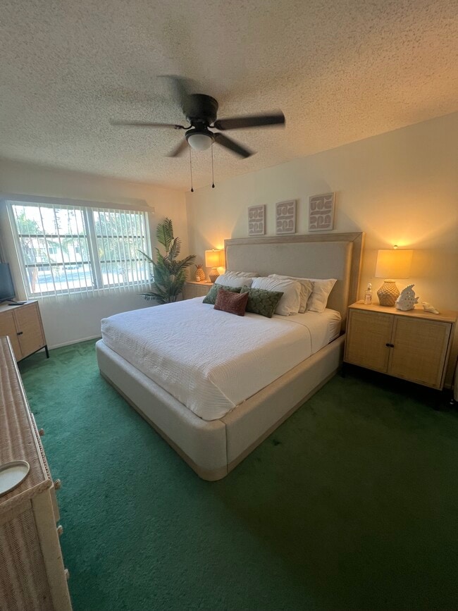 Building Photo - 2041 Sunset Dr