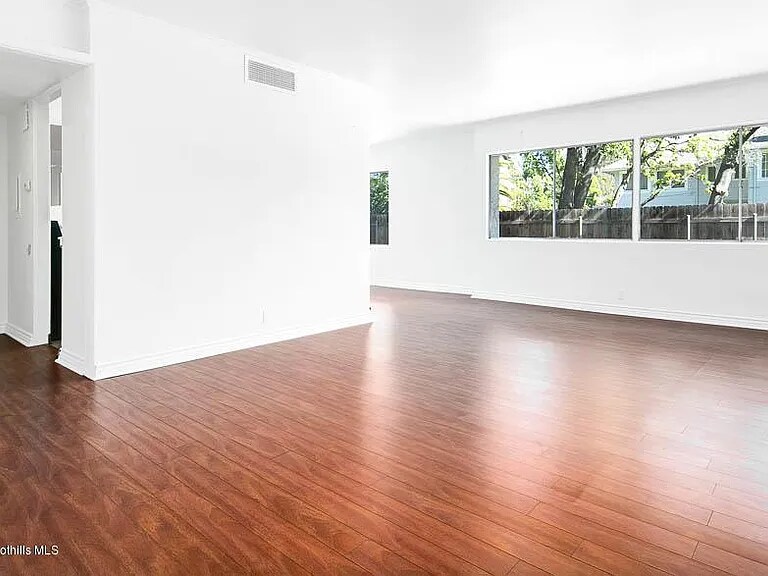 Building Photo - 985 E California Blvd