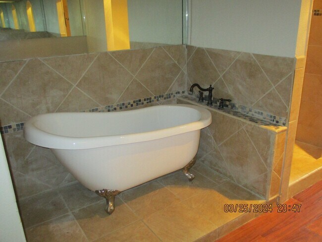 Building Photo - 2000 W Willis