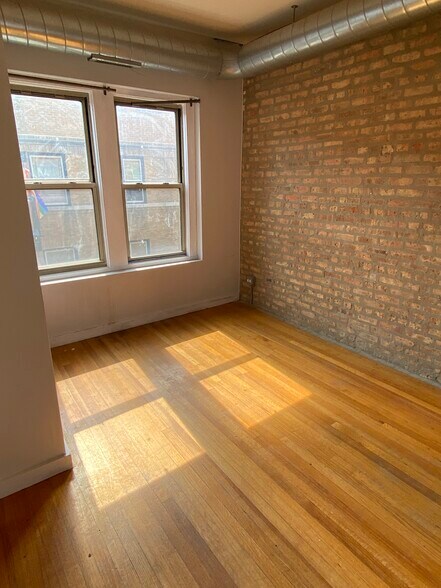 Building Photo - 1223 W Greenleaf Ave