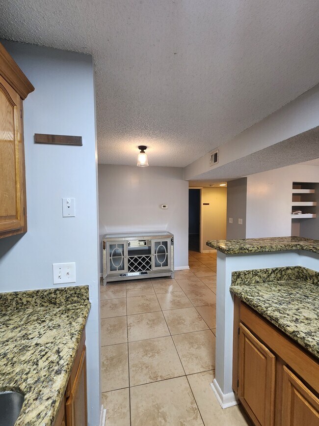 Building Photo - 455 Alt 19