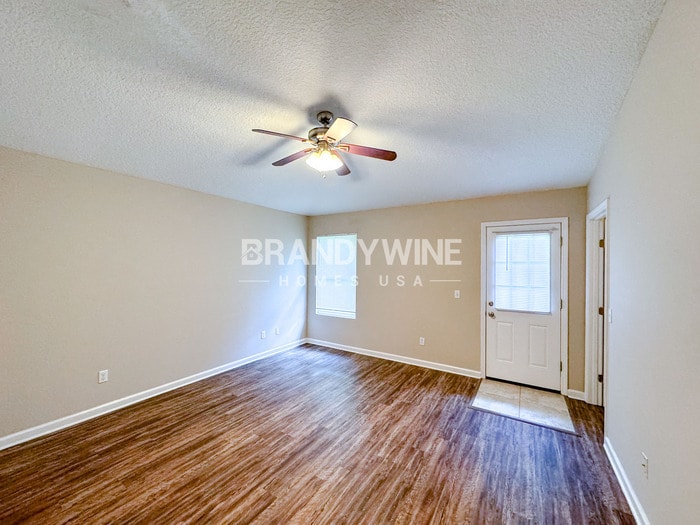 Building Photo - 628 4th Ave S