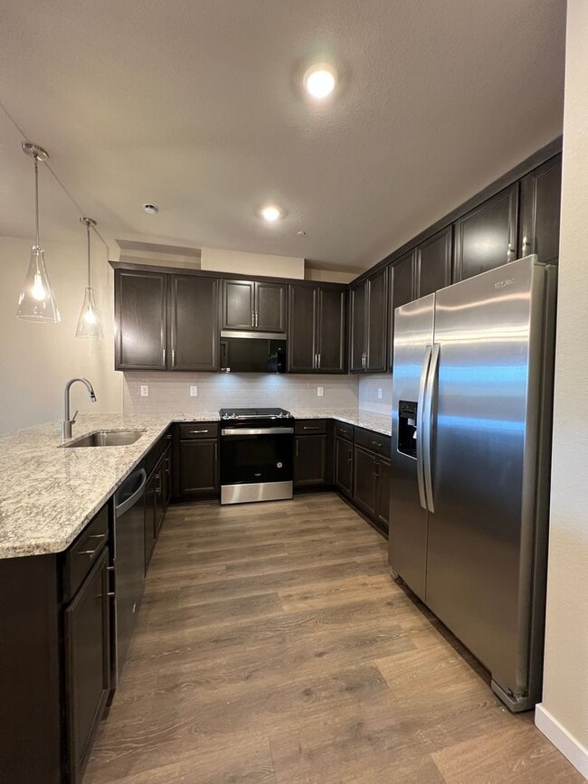 Building Photo - Brand New Townhome with fine finishes ready for you to enjoy. Great views!