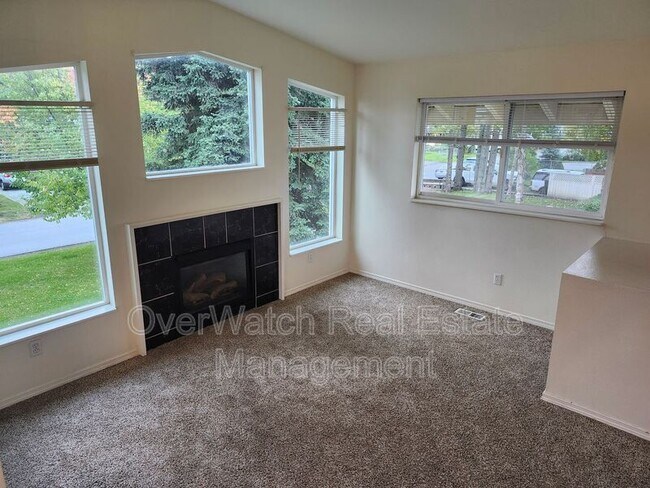 Primary Photo - 705 Pearl Dr