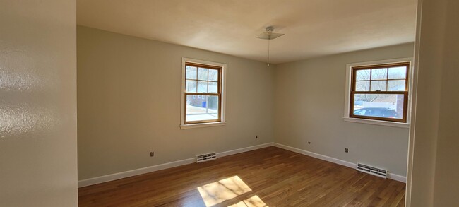 Building Photo - 21 Cobb Dr