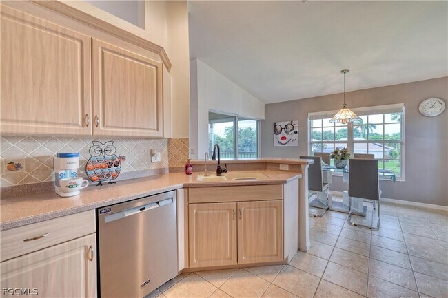 Building Photo - 14561 Glen Cove Dr