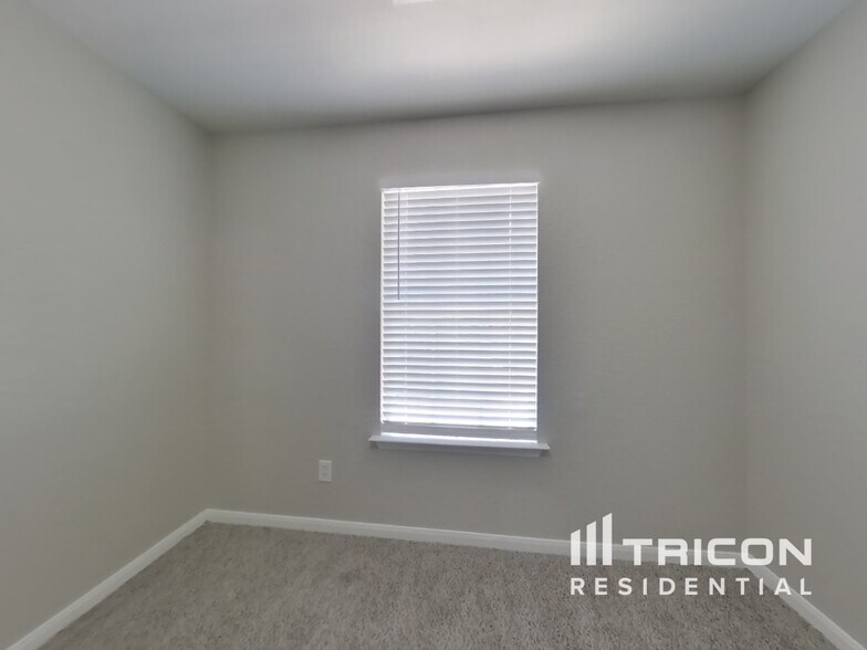 Building Photo - 46 Shimmer Pond Pl