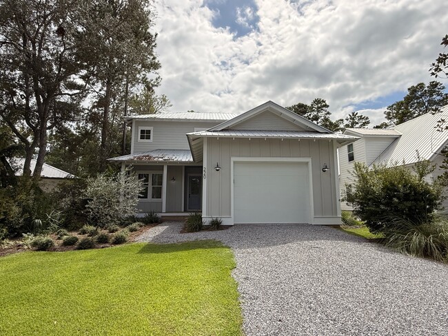 Building Photo - 220 Greenbriar Ln
