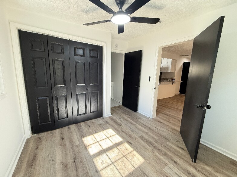 Building Photo - 2160 Dowdell Dr