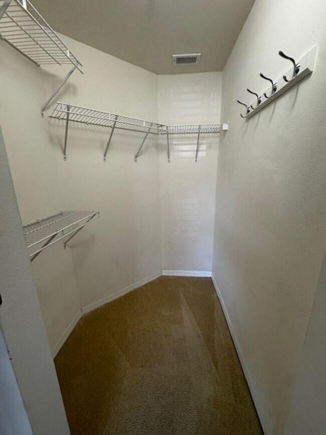 Building Photo - 3 bedroom 2 bathroom Condo in the Gardens at Beachwalk