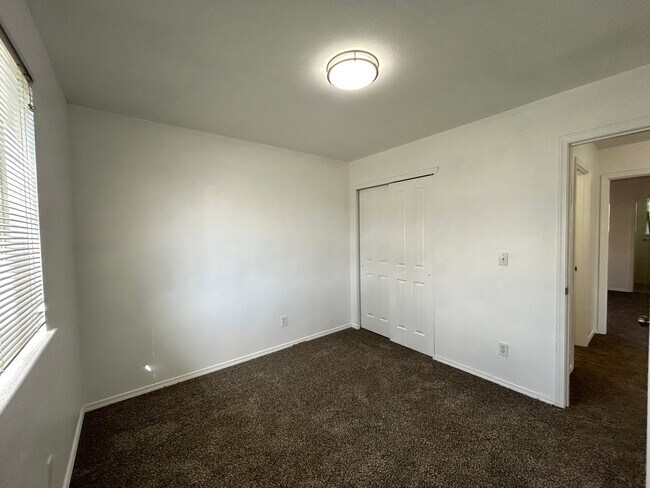 Building Photo - 3 Bed 2 Bath Home with Fenced Yard