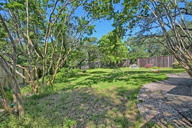 Building Photo - 11510 Oak Knoll Dr