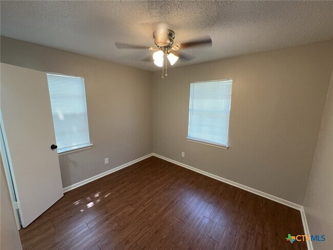 Building Photo - 1205 Kathey Dr