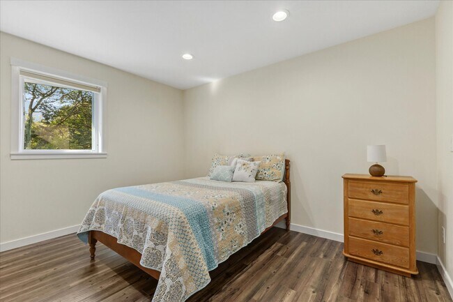 2ND FLOOR BEDROOM - 323 3rd Pl NW