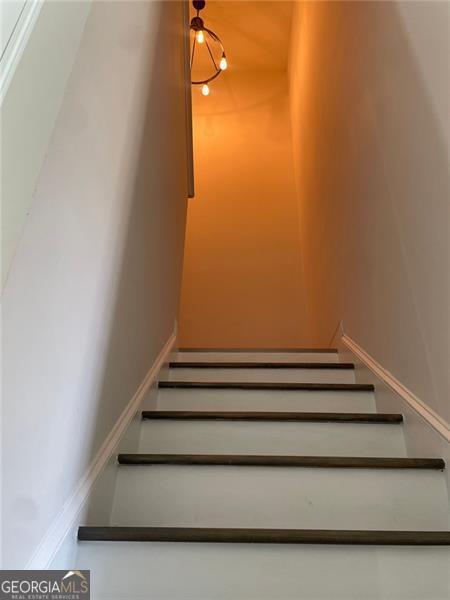 Building Photo - 560 Vandenburg Dr