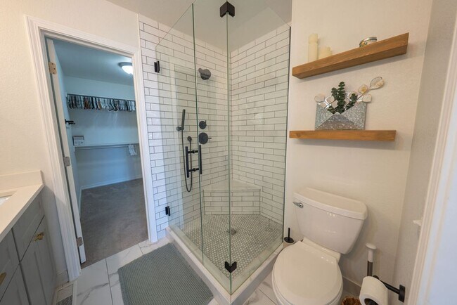 Building Photo - 5246 Balsam St