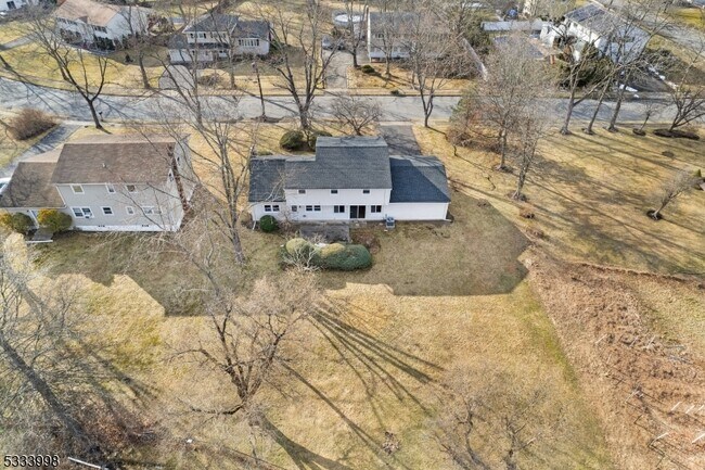 Building Photo - 25 Sandalwood Dr