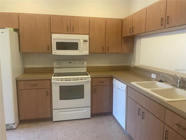Building Photo - 12353 Gallant Ct