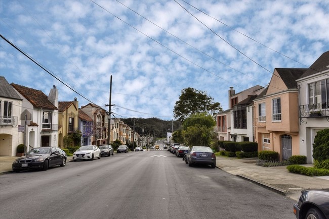 Building Photo - 715 30th Ave