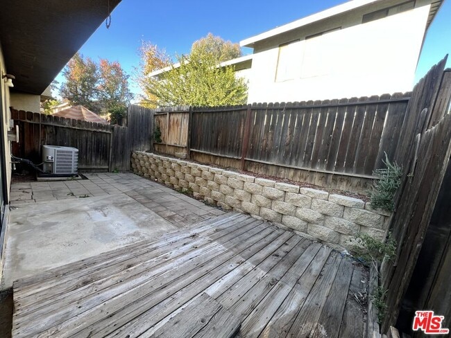 Building Photo - 661 Woodcrest Dr