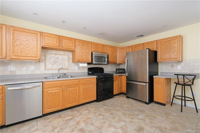 Building Photo - 20 Lefurgy Ave